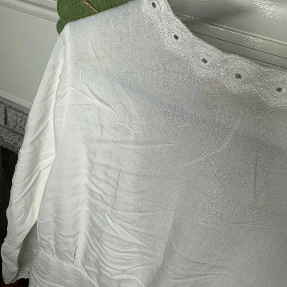 Soft Surroundings size Medium women’s embroidered top gorgeous floral detailing - Picture 6 of 6